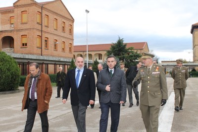 El presidente de la DPZ visita la Academia de Logística del Ejército de Tierra en Calatayud
