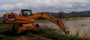 Las máquinas de la Diputación de Zaragoza trabajan para proteger los municipios ribereños de la riada del Ebro