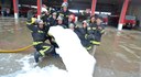 Los bomberos de la Diputación de Zaragoza colaboran con un calendario solidario de la asociación Pierres de Tarazona
