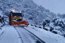 Los bomberos de la Diputación de Zaragoza despejan las carreteras de la provincia afectadas por el temporal de nieve
