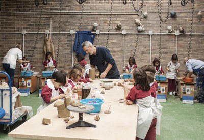 Más de 7.000 escolares han sido alfareros por un día en el Taller Escuela de Cerámica de Muel de la Diputación de Zaragoza
