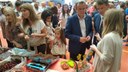 Sánchez Quero visita la III Feria de la Cereza y el Ajo Tierno de Ricla