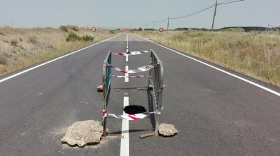Una nueva sima obliga a cortar la carretera provincial que conecta Luceni y Boquiñeni